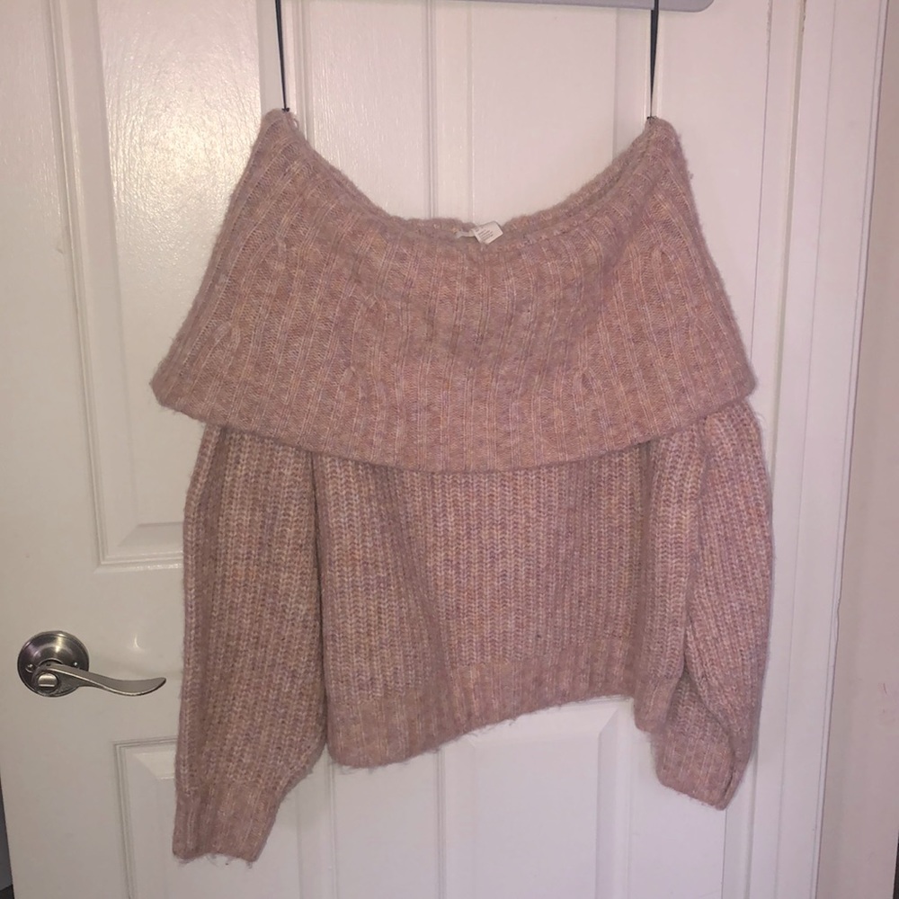 💜 Off the shoulder pink sweater 💜